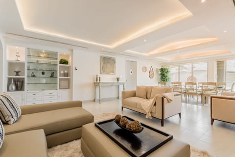 Living & Dinnig room area