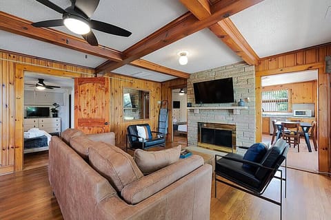 240f35c3 d929 4e97 8399 a7d6ec9225d0