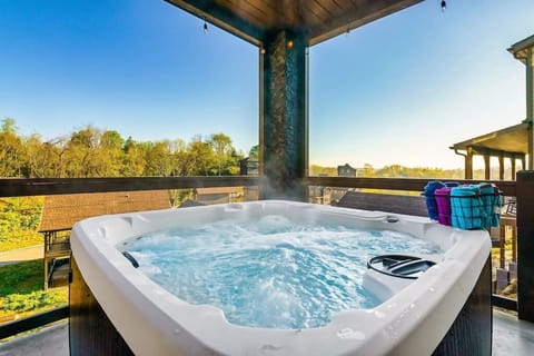 A hot tub with these views? Yes please!