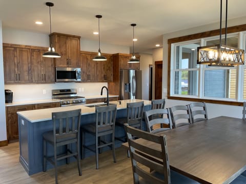 Large island and dining area perfect for entertaining guests