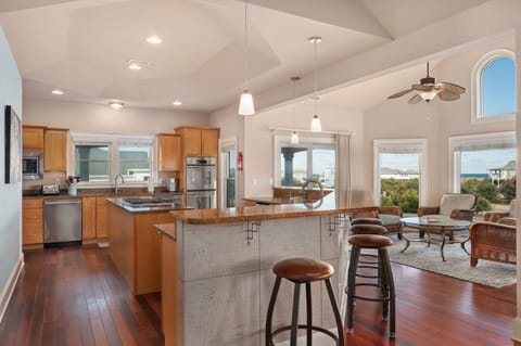 WH401: Ray & TD's | TL Kitchen Area - 2 Dishwashers, 2 Ovens, Gas Top Range