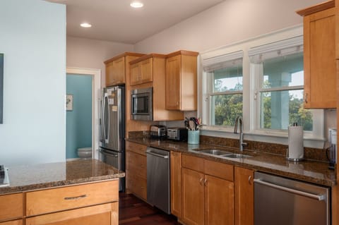 WH401: Ray & TD's | TL Kitchen Area - 2 Dishwashers, 2 Ovens, Gas Top Range