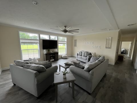 Spacious Living room