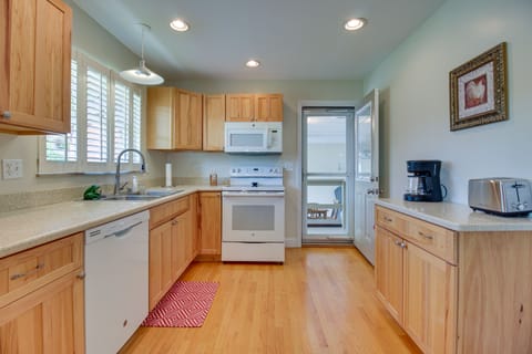 Kitchen | Slow Cooker | Toaster Oven | Trash Bags & Paper Towels