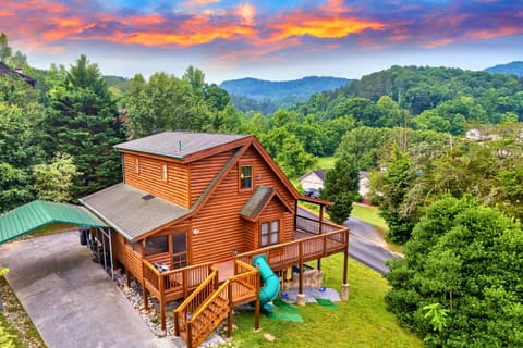 Smoky Mountain Cabin: Book now for family fun!