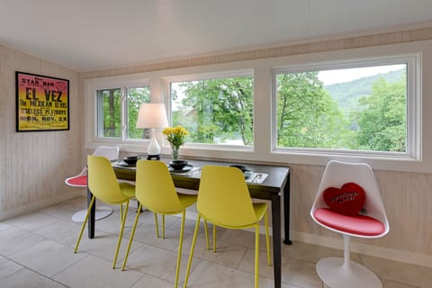 Dining Room | Dishware & Flatware Provided