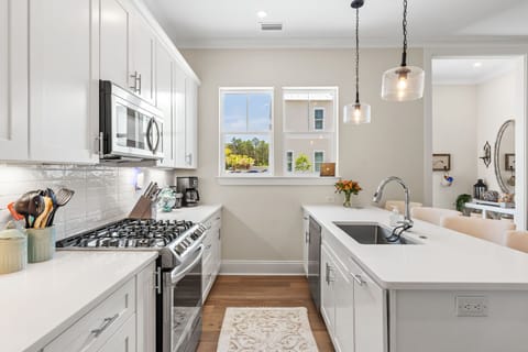 Fully equipped kitchen.