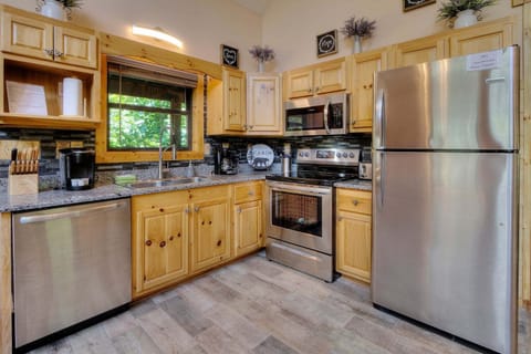 FULL KITCHEN & SUPPLIES!