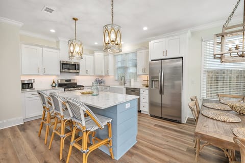 Spacious kitchen that can accommodate any meal