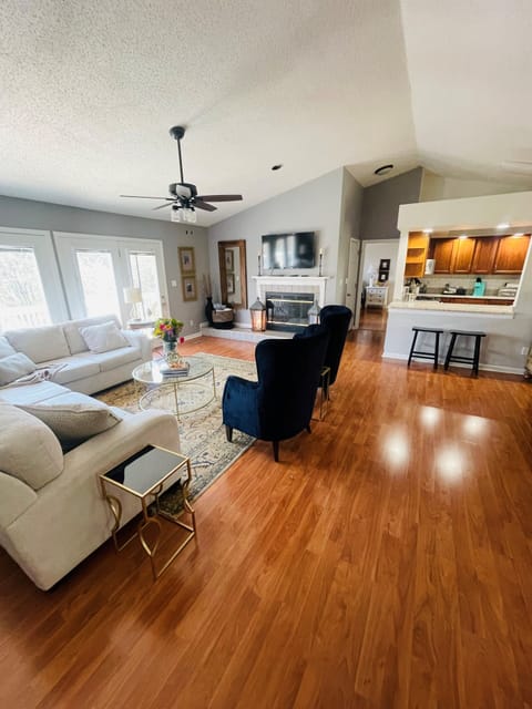 Master Bedroom / king bed