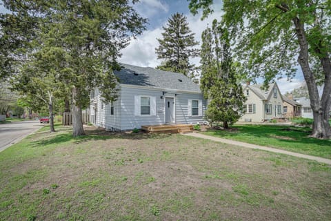 Parking | Garage (2 Vehicles) | Driveway (4 Vehicles)