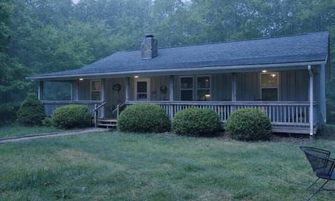 Sweetwater Cabin - get lost in the woods and like it!