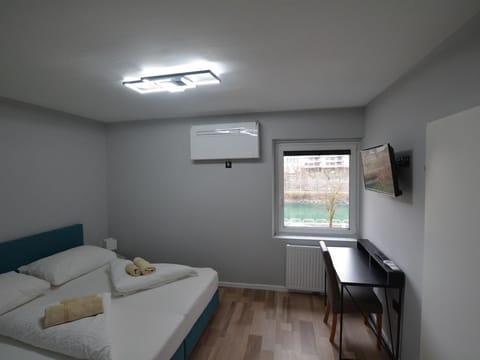 Dreibettzimmer Ohne Storno - Hotel Mittelpunkt Villach House in Villach