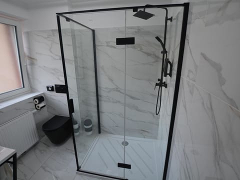 Dreibettzimmer Ohne Storno - Hotel Mittelpunkt Villach House in Villach