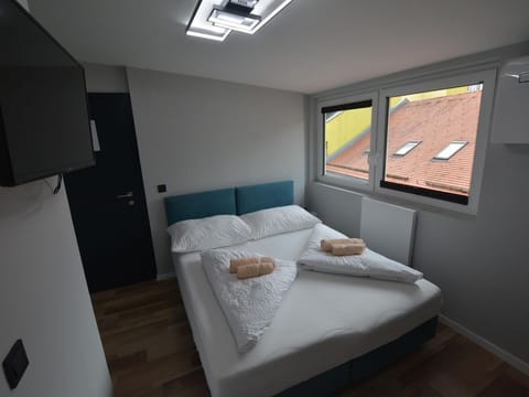 Doppelbettzimmer Ohne Storno - Hotel Mittelpunkt Villach House in Villach