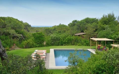 Balcony / Terrace / Patio, Building Exterior, Garden, Outdoor, Pool, Spring, Summer