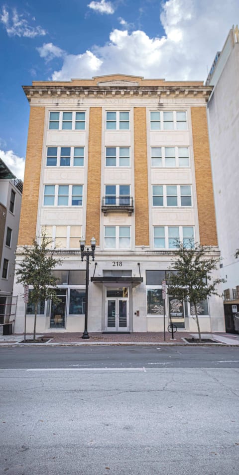 Elegant 1BR King Bed Apts - 1.3 Miles to TIAA Bnk Fld Apartment in Jacksonville