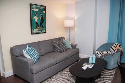 Elegant 1BR King Bed Apts - 1.3 Miles to TIAA Bnk Fld Apartment in Jacksonville