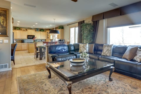 Family Room | Smart TV | Gas Fireplace