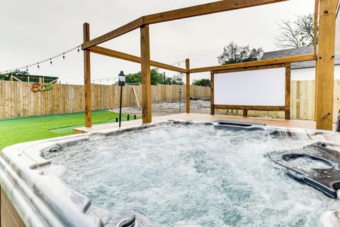 Private Hot Tub | Outdoor Projector