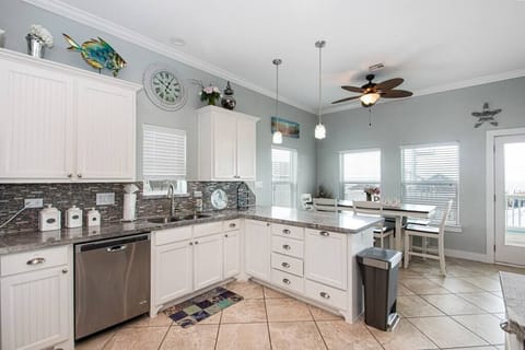 7083316b fae3 4499 8298 3fc0a2229f2f