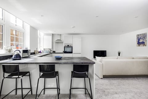 Living Room / Lounge