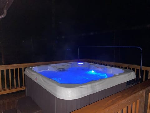 This hot tub is brand new and a little piece of paradise.  You can easily get from the two bedrooms to this hot tub wearing whatever you want