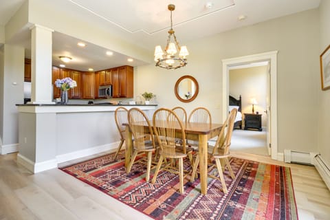 Dining Area | Dishware & Flatware Provided