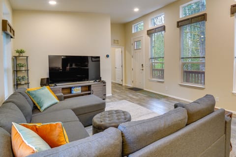 Hoodsport Vacation Rental | 2BR | 2BA | 1,140 Sq Ft | 5 Steps Required to Enter