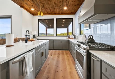 Culinary dreams come true in this kitchen with a view! Whip up your favorite recipes in style while gazing out over the great outdoors!