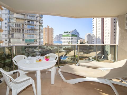 Water, Plant, Building, Sky, Daytime, Property, Blue, Azure, Swimming Pool, Skyscraper
