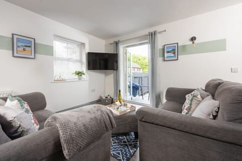 Luxurious Sofas, TV-Hoopers Lodge