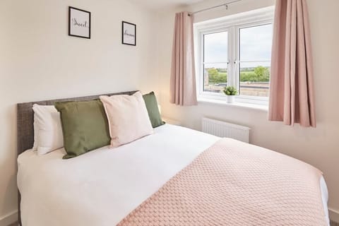 Cayton Bay Cottage, Cayton - Host & Stay