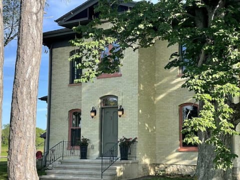 The Historic Johnston Home on Beatha Ur Farm