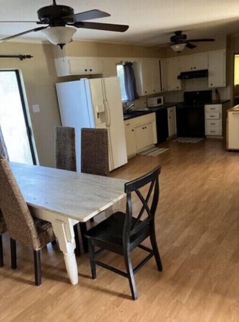 Kitchen and dining area 