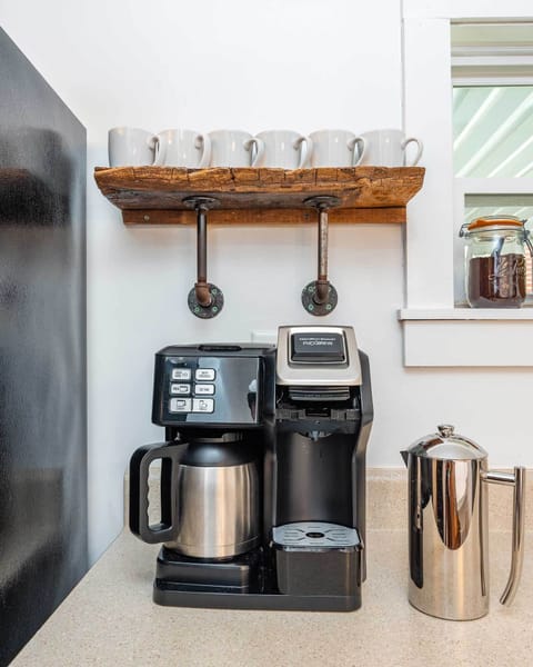 Carafe and K-Cup combo coffee machine