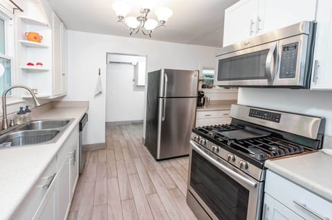 Fully equipped kitchen with gas range