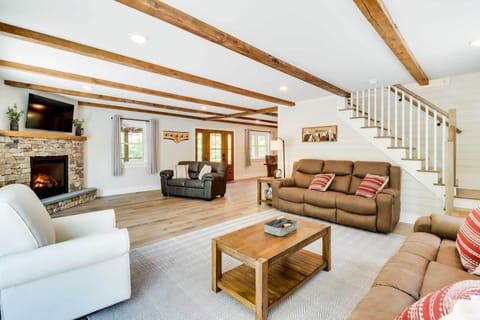 Milton Vacation Rental | 5BR | 3BA | 2,500 Sq Ft | Stairs to Access