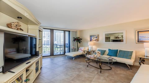 Views of Tigertail Beach and sunsets Apartment in Marco Island