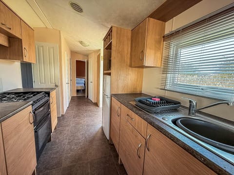 Perfect for last-minute weekend getaways, Parkdean Resorts Southview Holiday Park Skegness combines the comfort of a kitchen area in a caravan with easy access to the lively atmosphere of Skegness pier and the serene beauty of Skegness beach.
