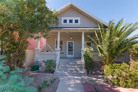 Great curb appeal!