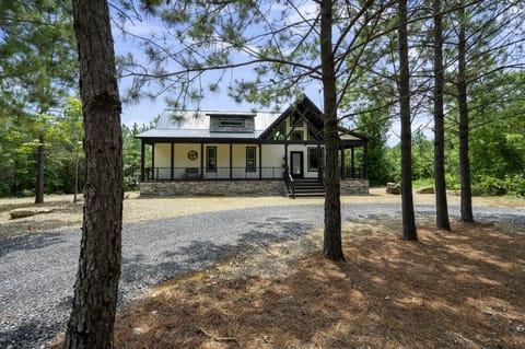 Oh My Bliss- Sleeps 4!