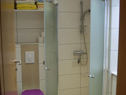 Ferienwohnung 4 - Gartenseitig - Ferienwohnungen Schiller Apartment in Villach