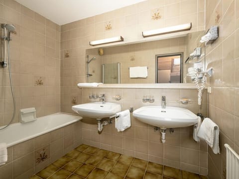 Apartment - Finkensteiner Hof, Dion Hotels & Resorts Gmbh Bed and Breakfast in Villach