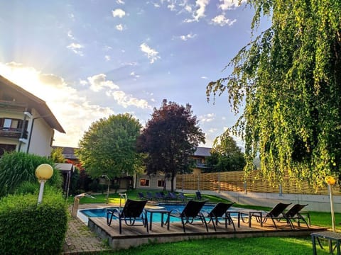Familienzimmer - Finkensteiner Hof, Dion Hotels & Resorts Gmbh Bed and Breakfast in Villach