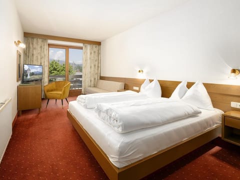 Doppelzimmer Standard - Finkensteiner Hof, Dion Hotels & Resorts Gmbh Bed and Breakfast in Villach