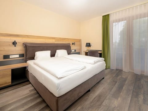 Doppelzimmer Standard - Finkensteiner Hof, Dion Hotels & Resorts Gmbh Bed and Breakfast in Villach
