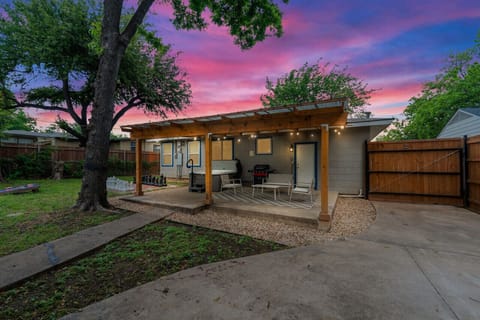 Welcome to your home away from home! The front door of this beautiful vacation home opens up to reveal a cozy and stylish interior, complete with comfortable bedrooms, a fully equipped kitchen, and a charming outdoor space. Make unforgettable memories wit