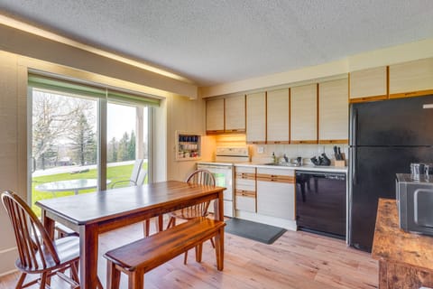 Kitchen | Blender | Toaster Oven | Paper Towels/Trash Bags Provided | Spices