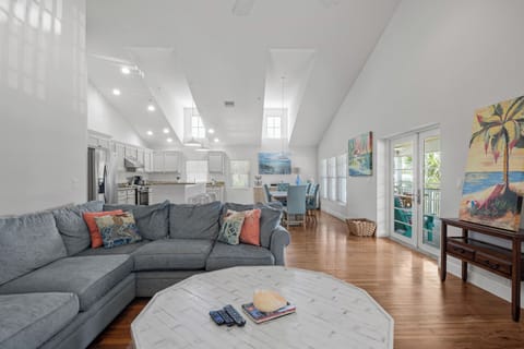 Livingroom and dining